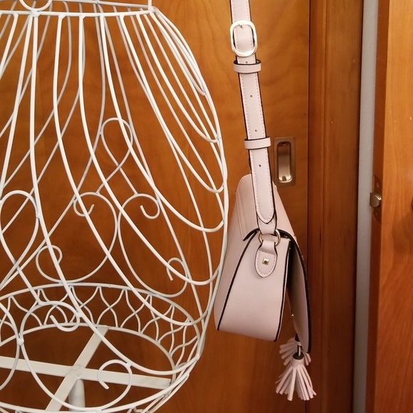 {NWOT} VS crossbody purse, dusty pink w/ tassels - Picture 3 of 6